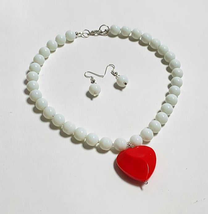 COLLAR LLAMATIVO