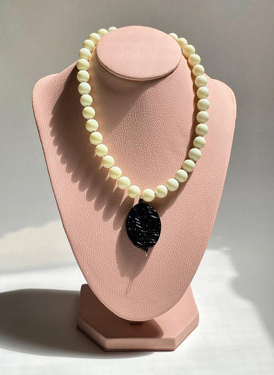 COLLAR LLAMATIVO