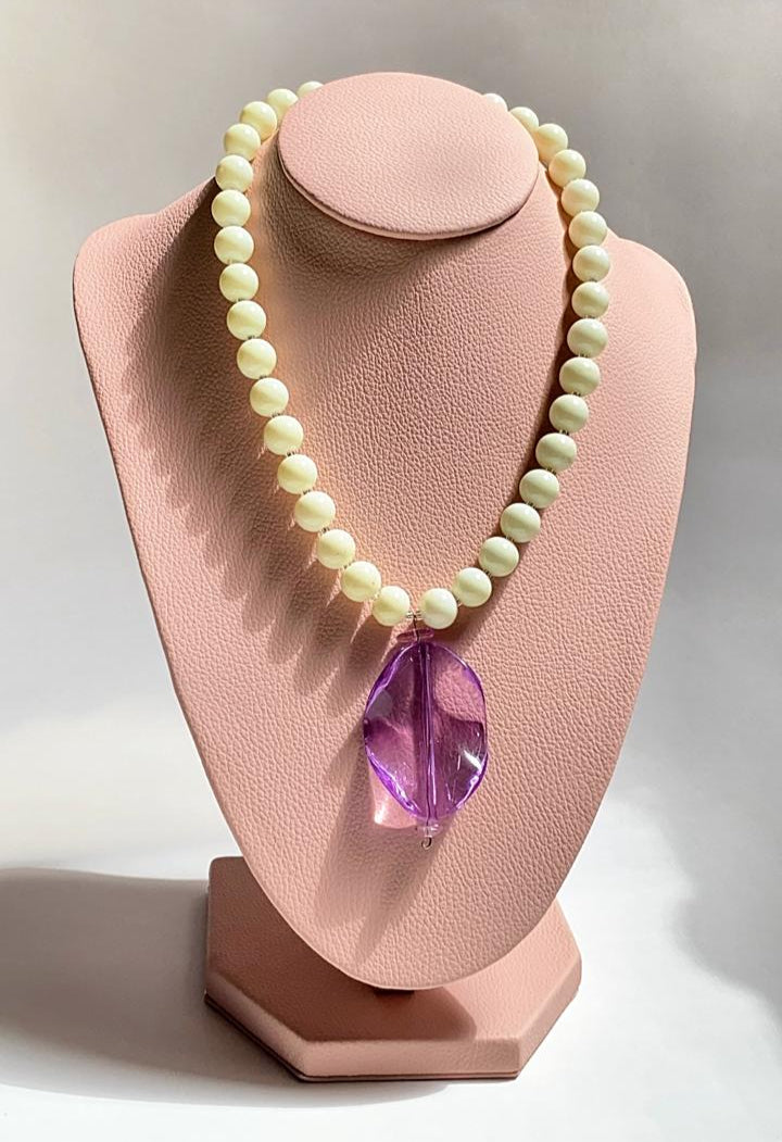 COLLAR LLAMATIVO