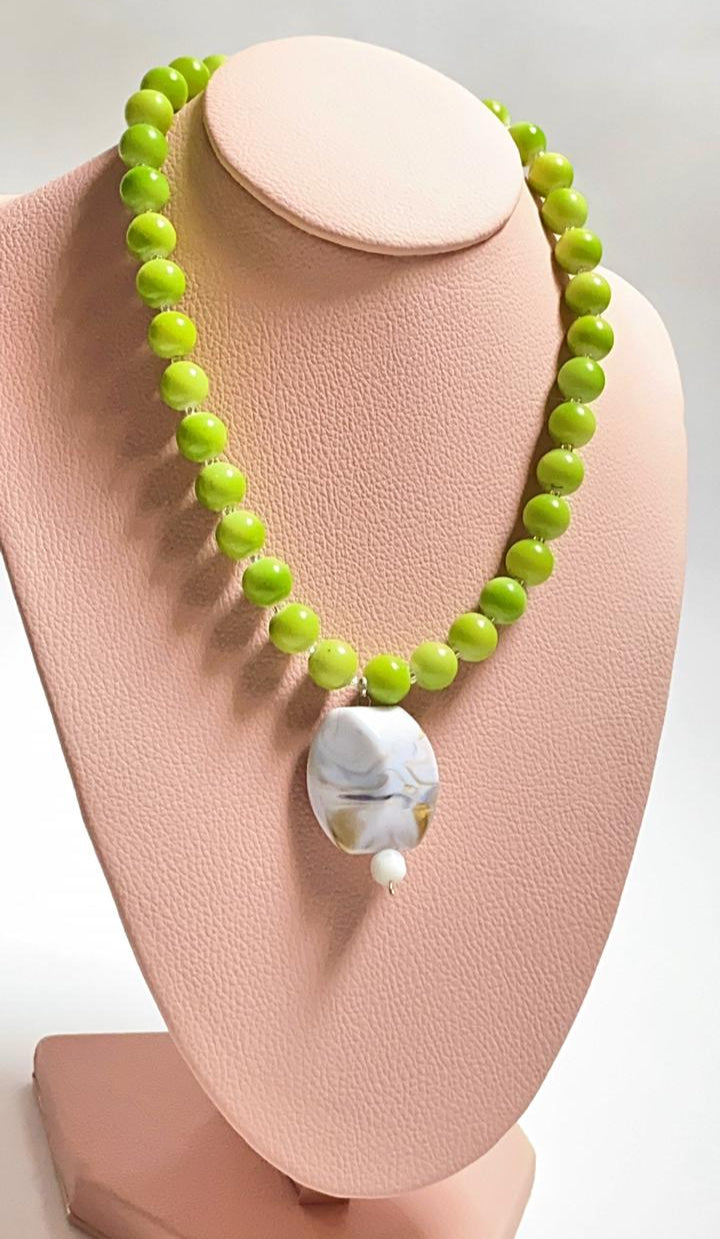 COLLAR LLAMATIVO