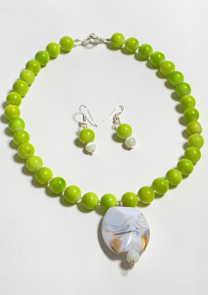 COLLAR LLAMATIVO